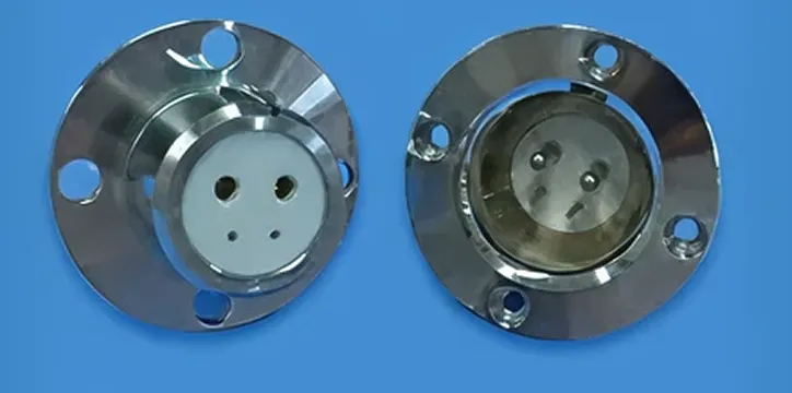 フローティング機構を有した自動着脱コネクタ