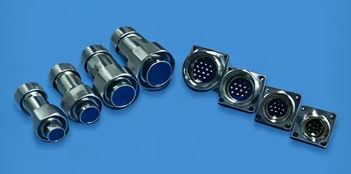 シェルを黄銅で製作したコネクタ