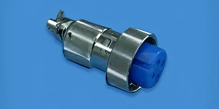 絶縁体の素材を変更したコネクタ